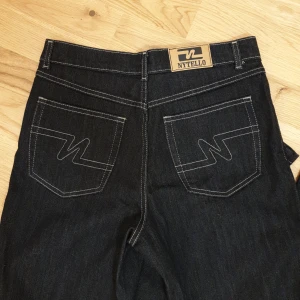 Straight boyfriend jeans - As trendiga jeans med stretchig material(passar många). Inga defekter. Jätte snygga bakfickor <3 78x82