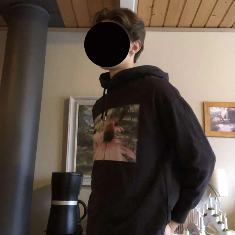 Hoodie med tryck skön bekväm och snygg. Hoodies.