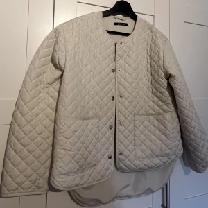 Jacka  - Helt Oanvänd säljs pga fel storlek!!♡ 