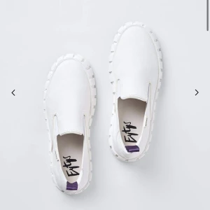 Eytys skor - Eytys skor, passar perfekt till en snygg outfit på sommaren. Nypris 1500kr.  Storlek 37, är sann i storlek. Fint skick, näst intill oanvända. Skopåse och skokartong medföljs. Vid frågor, kontakta mig🤍 