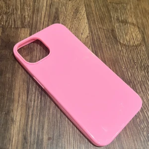 Rosa mobilskal  iPhone 13 - Aldrig använd då jag köpte fel modell. 
