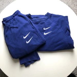 Nike Double Swoosh Tracksuit - ⭐️Använd en gång sen dess har den legat undan gömd⭐️