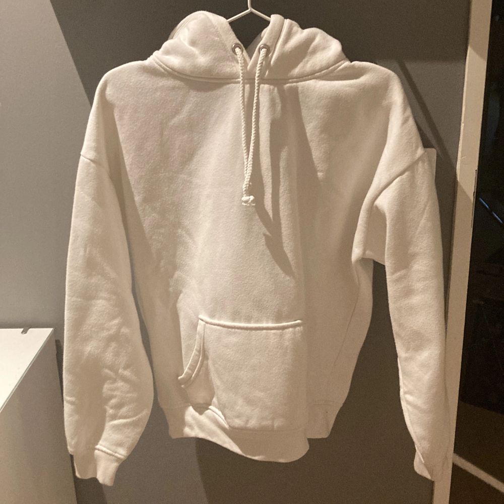 Hoodie från Bikbok 💕. Huvtröjor & Träningströjor.