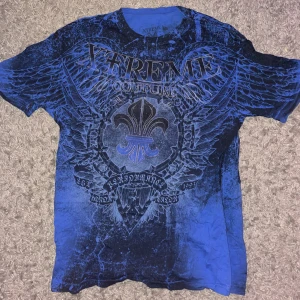 Xtreme Couture T-shirt  - All-over print t-shirt  i bra skick  Storlek XL (Passar mer en Large)