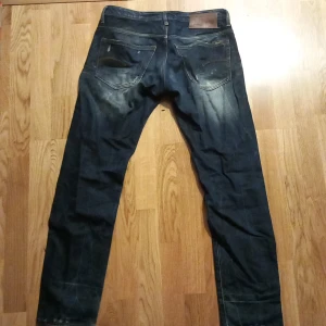 Gstar raw jeans - Modell 3310 g star raw jeans. Sparsamt använda. Obs liten besudling se sista bilden