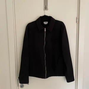 Weekday overshirt - Weekday overshirt svart, general wear på jackan inga flaws eller liknande