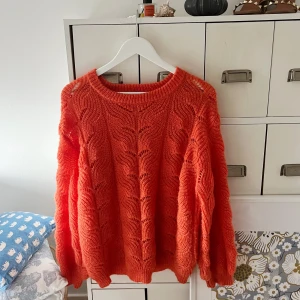 Stickad tröja  - Röd stickad tröja från saint tropez i storlek s