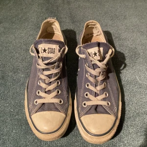converse  - snygga låga converse! köparen står för frakten!
