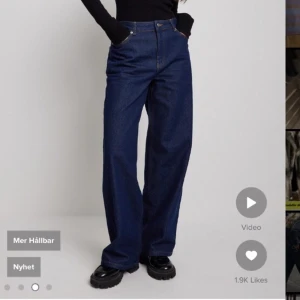 Lågmidjade loose jeans  - Maddie demaine x NAKD JEANS strl 36 SLUTSÅLDA ONLINE! Säljer såååå snygga jeans som jag älskar men de här var i fel storlek, därför säljer jag😊