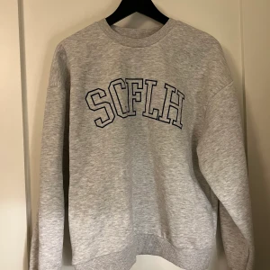 Tjocktröja - Ginatricot - Jättefin tjocktröja från Gina! Använd endast någon gång, om inte aldrig! Som ny!