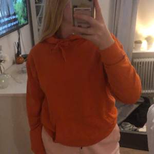 Orange hoodie från Cubus. Använd cirka 2 gånger. Köparen står för frakten!🧡