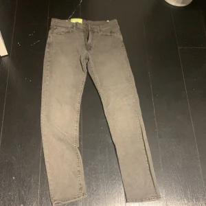 Levis taper jeans strl 32X34  - Helt nya Levis jeans aldrig använda strl 32X34