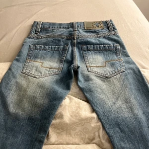 Vintage jeans  - Säljer dessa jeans då jag inte gillar färgen! Köpte dem här på Plick men blev helt enkelt inte nöjd så därför säljer jag vidare dessa jeans! 