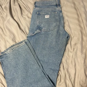 Jeans - Säljer jeans från hm x Lee 💕