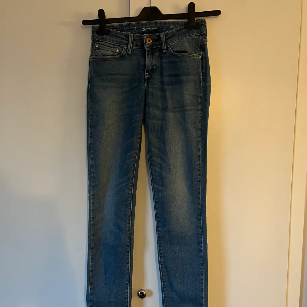 Blåa Levis jeans, använda fåtal gånger Frakt tillkommer . Jeans & Byxor.