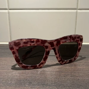 Cheap Monday Solglasögon - Solglasögon från Cheap Monday