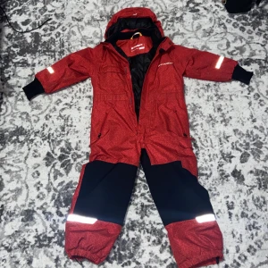 Everest overall strlk 122  - Vinter overall för barn bra kvalite och ren