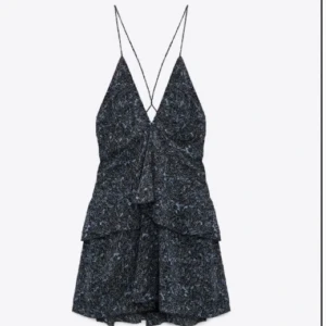 Zara Klänning - Jättefin klänning från zara i storlek s, passar perfekt till sommaren. Kommer aldrig till användning av mig. Skriv för info💓direkt pris 400💕