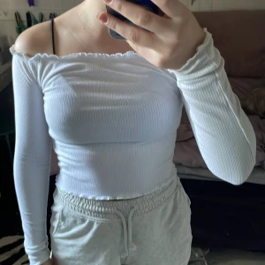 NewYorker tröja  - Säljer en vit tajt Newyorker tröja. Använd 2 gånger 