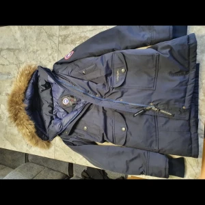 Canada goose vinterjacka - Canada goose vinterjacka  Använd 1 vinter storlek s/m