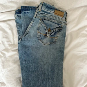 Lågmidjade jeans!! - Säljer dessa lågmidjade bootcut jeans! Storlek w26 L32