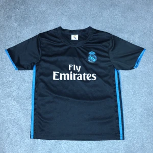 Fotbollströja  - Fotbollströja storlek:150 bra skick