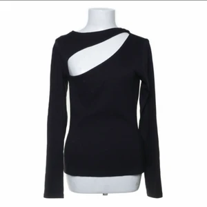 Cuttout tröja - Snygg Cutt out tröja! Skriv privat för fler bilder!