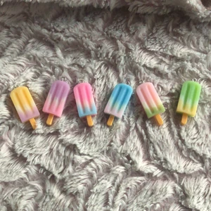 Isglass berlocker! 🍦 - Isglass berlocker i bra skick! 3kr st🤍💗