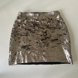 Paljett kjol - Paljett kjol snygg till fest. STORLEK: 36 🤍