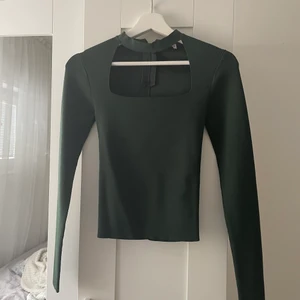 Zara stickad topp  - Jättefin stickad topp från zara💗 aldrig använd så i väldigt fint skick. Slutsåld på hemsidan 💗 nypris 260 kr 
