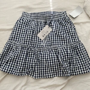 Rutig kjol - Kjol i rutigt mönster från NA-KD, helt oanvänd med prislapp kvar🤍