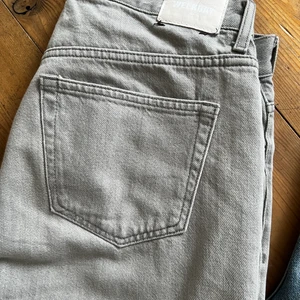 Weekday - 2 par WEEKDAY ”space”. Använda 2 ggr. Inga skador eller anmärkningar. Kan skickas motvfraktkostnad. Finns i Stockholm city