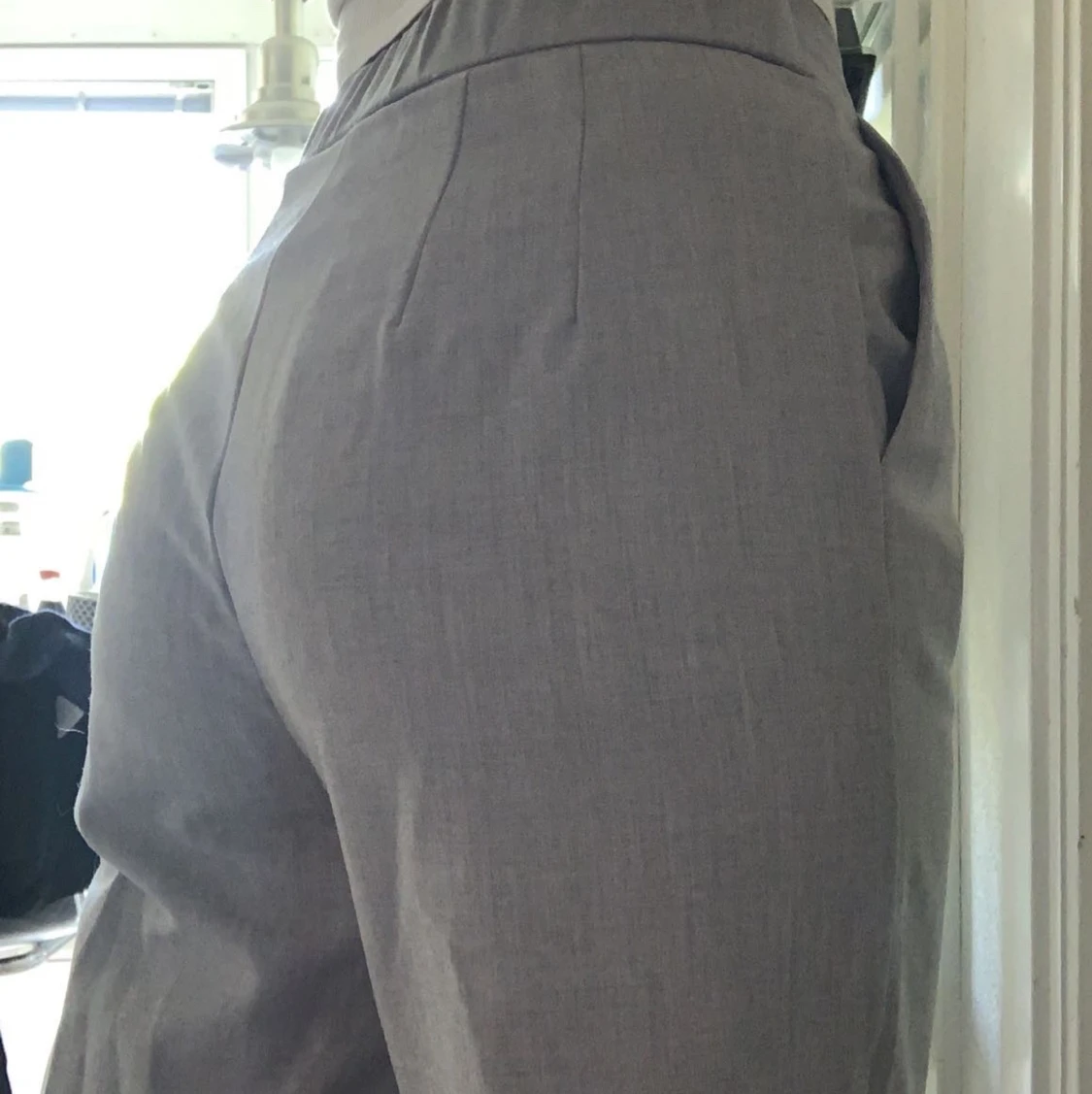 Gråa kostymbyxor  - 91