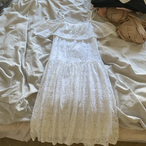 Vit klänning  - Vit klänning endast provad i strl xs/s