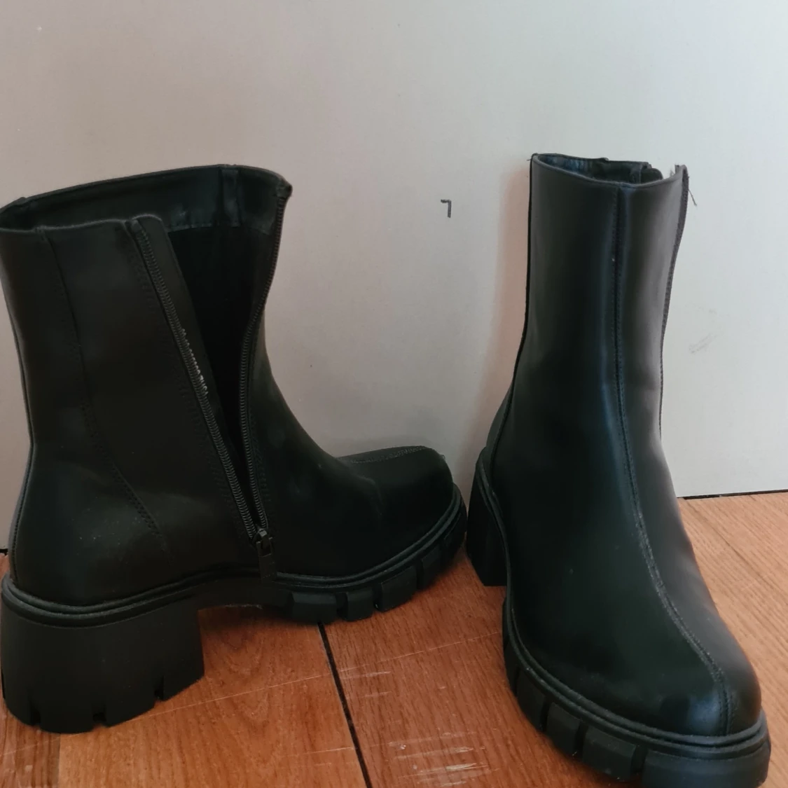 Svarta stövletter från HM