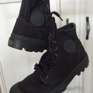 Palladium tyg - Bra skick ,köpare betalar frakten 