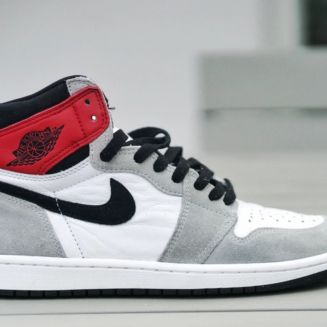 Jordan 1 Retro High Light Smoke Grey  - 90
