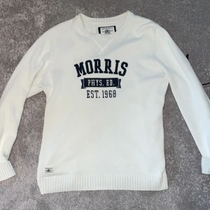 Morris långärmad vit - Någon enstaka fläck