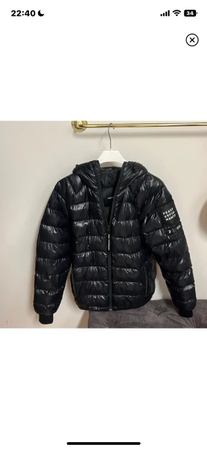 Peak performance jacka - Storlek: S men funkar för dig med som är mindre men har M Skick: 10/10 inte använts ute
