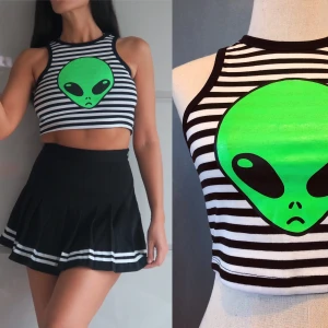 Alien magtröja (oanvänd) - Mycket stretch. Passar även mindre. Fraktar endast (spårbar)