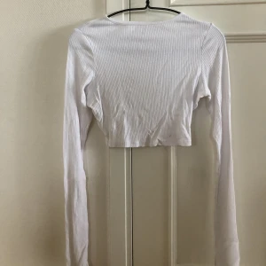 Vit tröja med långa ärmar  - Vit klänning med långa ärmar❤️