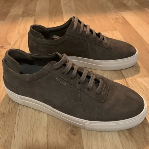 Axel Arigato - Använda 2 gånger passar inte mig. Riktigt fräscha! 