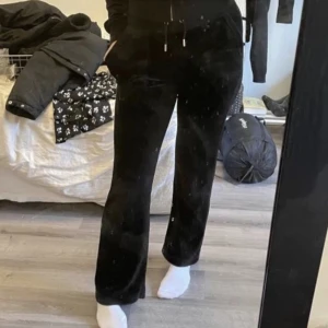 Juicy Couture Byxor - säljer denna för 686 + frakt, använt dem bara två gånger