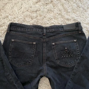 Mac jeans - Säljer dessa jättesnygga mac Jeans eftersom de inte passar mig, väldigt bra skick💗