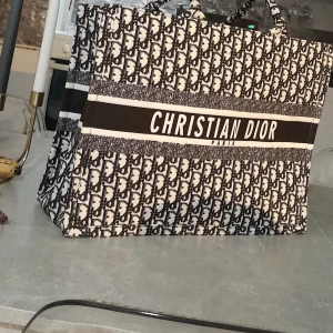 Väska - Rymlig väska i gott skick. Postar spårbart 