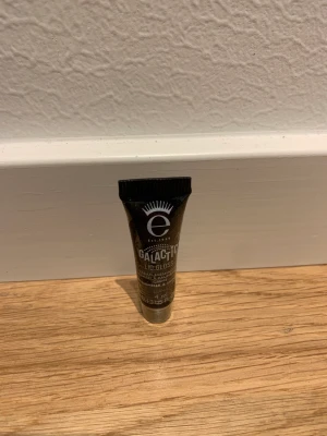 Lid gloss - Oöppnad, ögonskugga