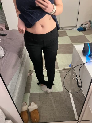 lågmidjade kostymbyxor - Söta kostymbyxor med slits 