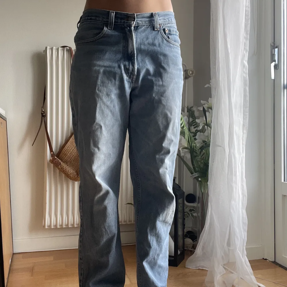 As coola och snygga levisjeans i modellen 550 som tyvärr inte används längre🫶 jag är 174cm lång. Jeans & Byxor.