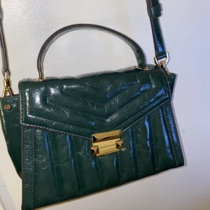Michael kors - Säljer min fina Michael kors väska, som inte kommer till användning💞precis som ny, använd kanske 2/3 gånger 