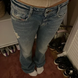 Diesel jeans - Säljer ett par snygga diesel som är lowwaist, aldrig använda säljer eftersom dom är för stora. Nypris cirka 3000.
